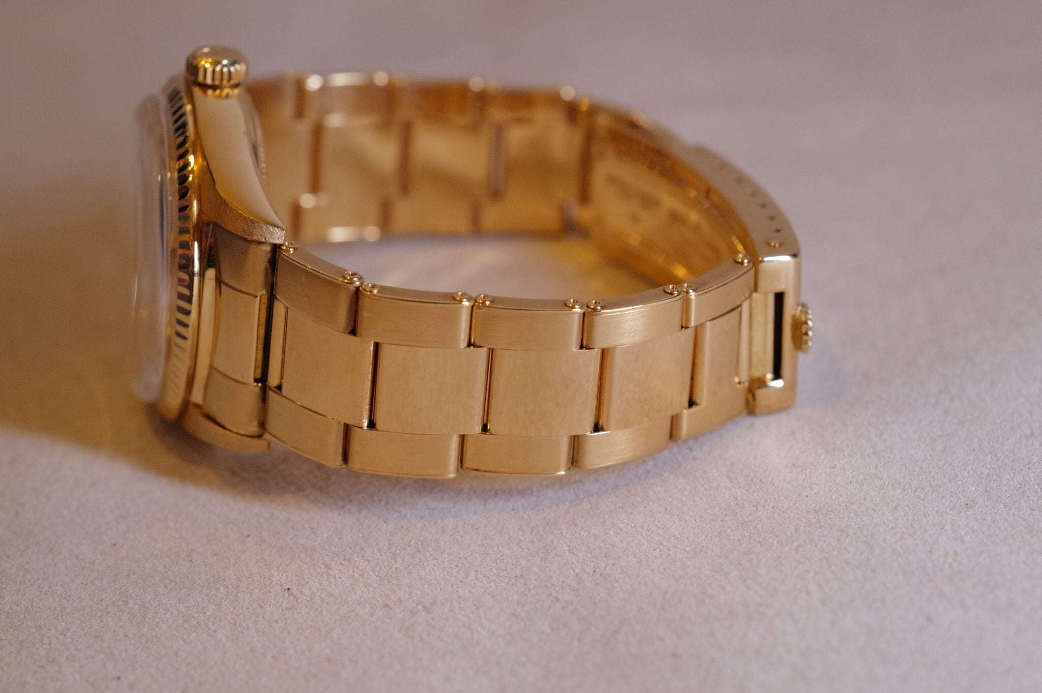 18k Rivet With Day Date