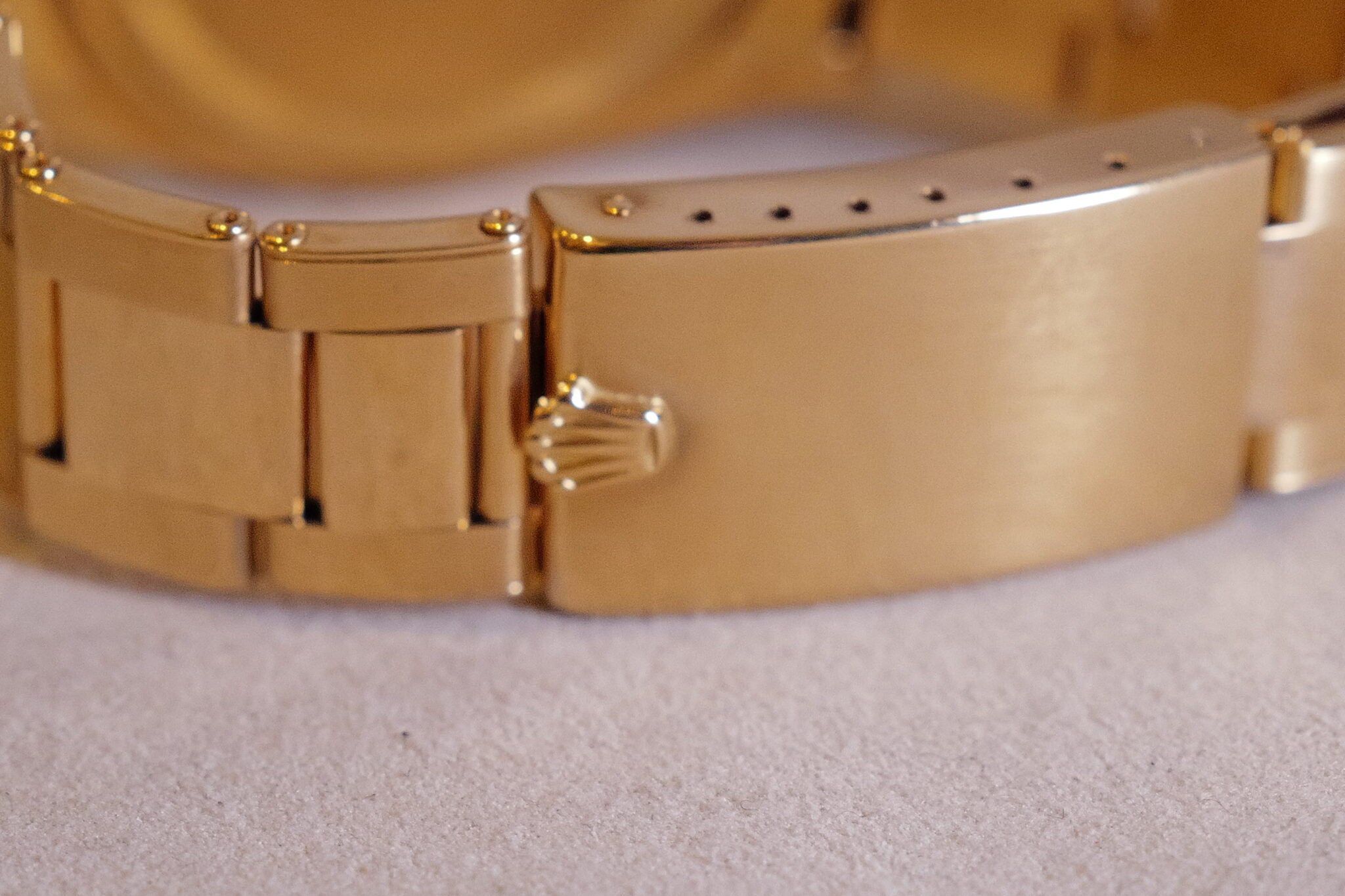 18k Rivet With Day Date