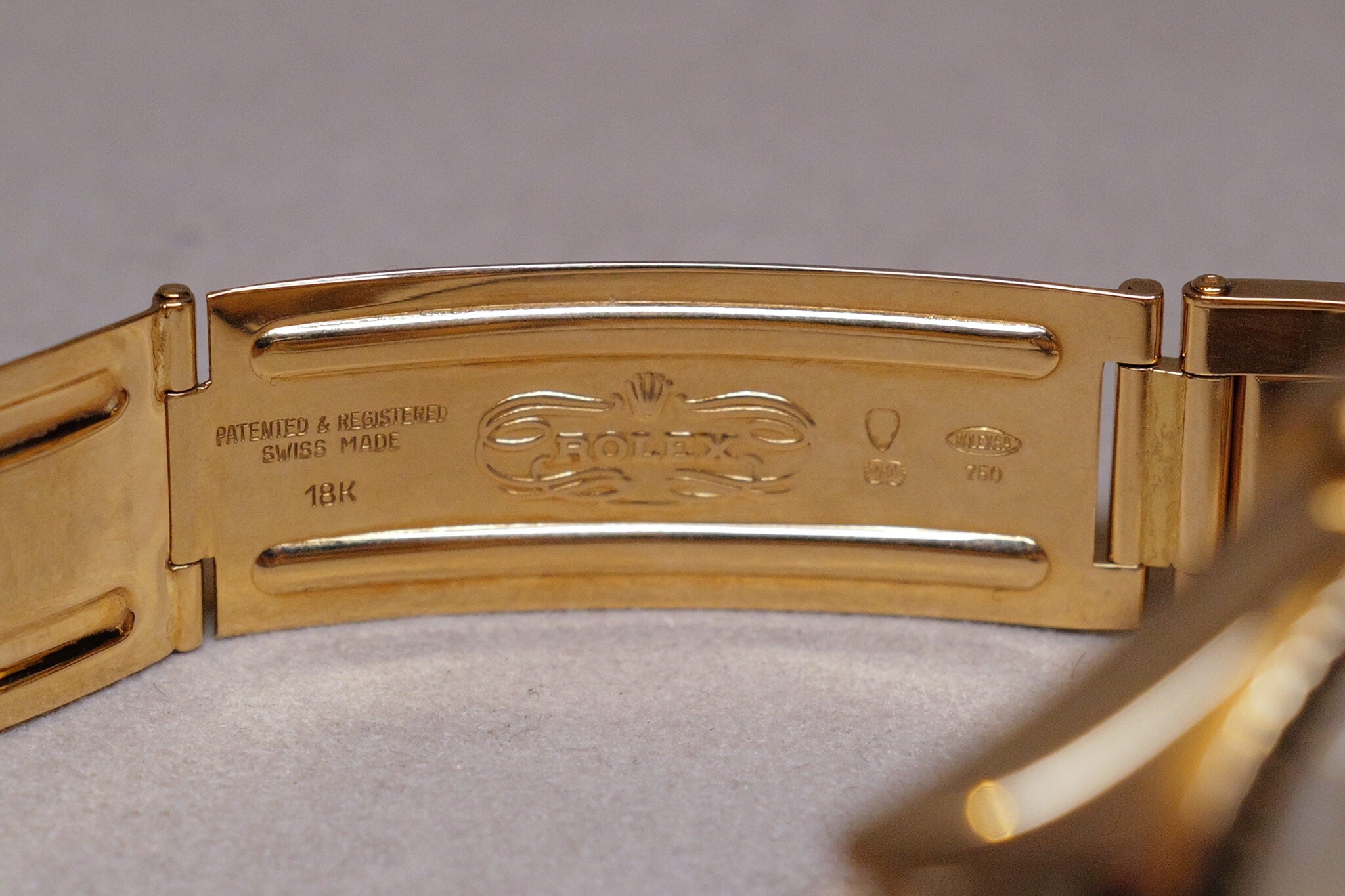 18k Rivet With Day Date